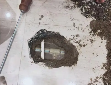 温泉卫生间测漏水